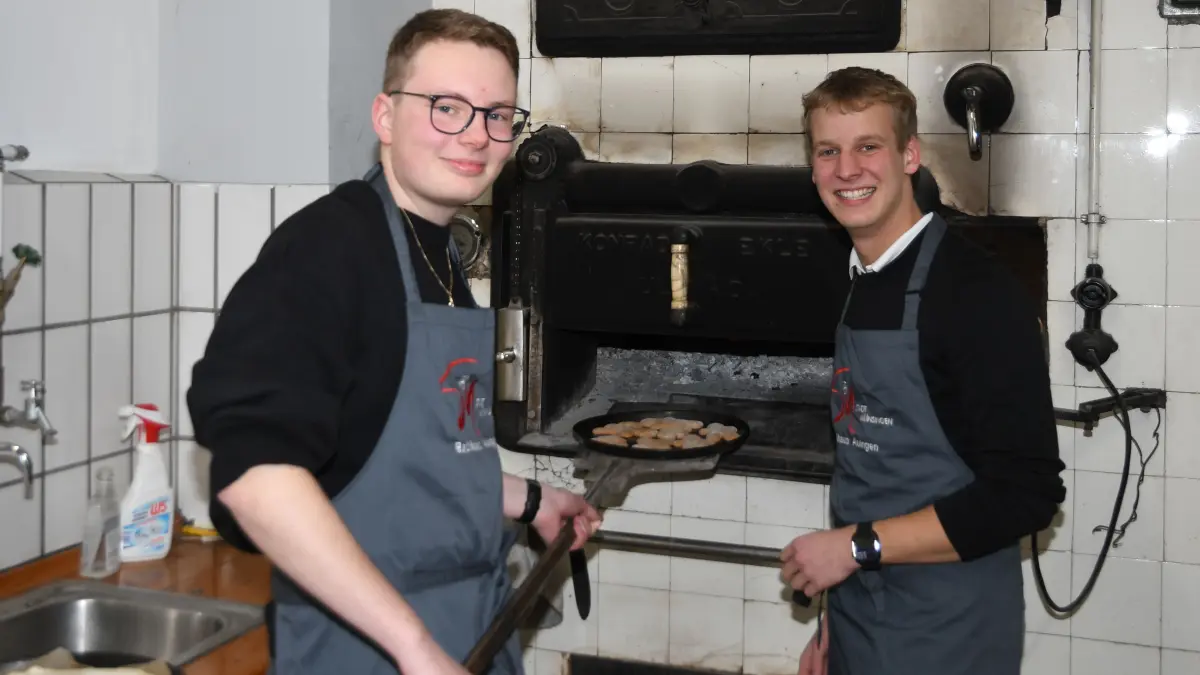 Auftakt im Backhaus: Fabian Hartmann (links) und Christoph Müller stehen an der Spitze der neu gegründeten Ortsgruppe der Jungen Union Engstingen-Münsingen.