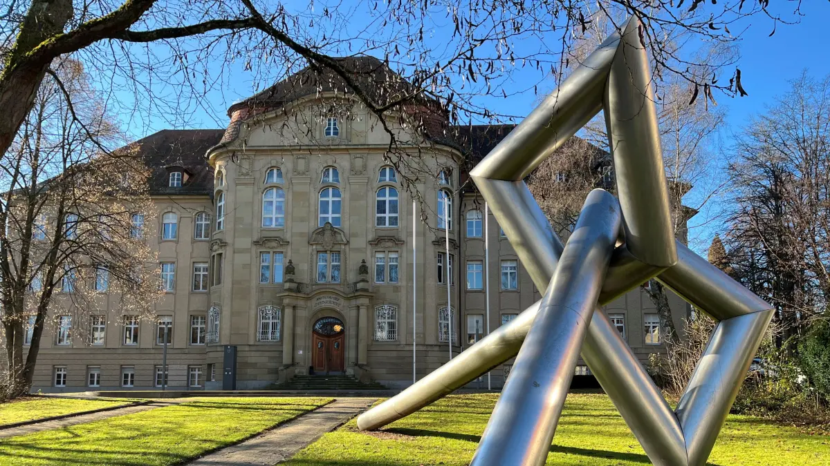 Die große Schwurgerichtskammer am Landgericht Rottweil verurteilte am Montag einen 41-Jährigen, der im Februar versucht hatte, seine Mutter in Sulz grausam zu töten.