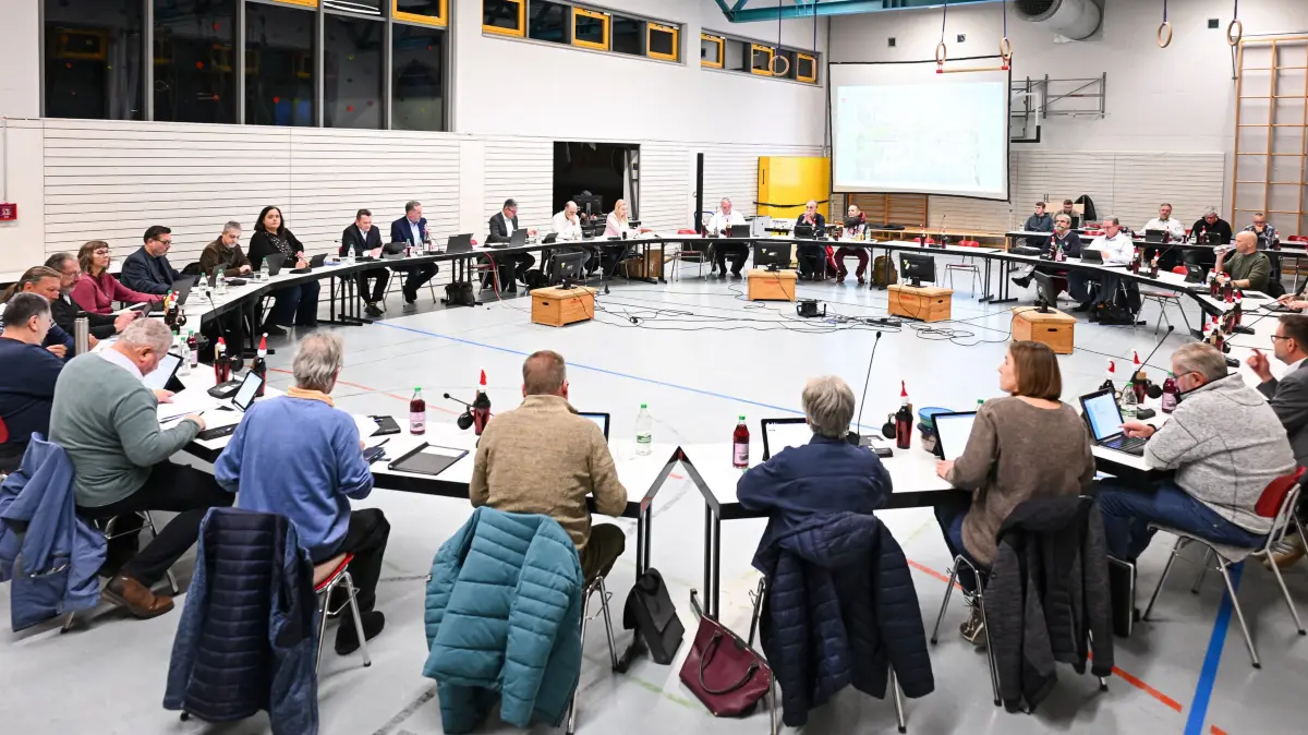 Gemeinderatssitzung der Stadt Horb: Horb (Kreis Freudenstadt) 16.12.2025
Gemeinderatssitzung der Stadt Horb in der Turnhalle der Gutermann-Schule, Uebersicht
FOTO: Pressefoto ULMER / Markus Ulmer xxNOxMODELxRELEASExx