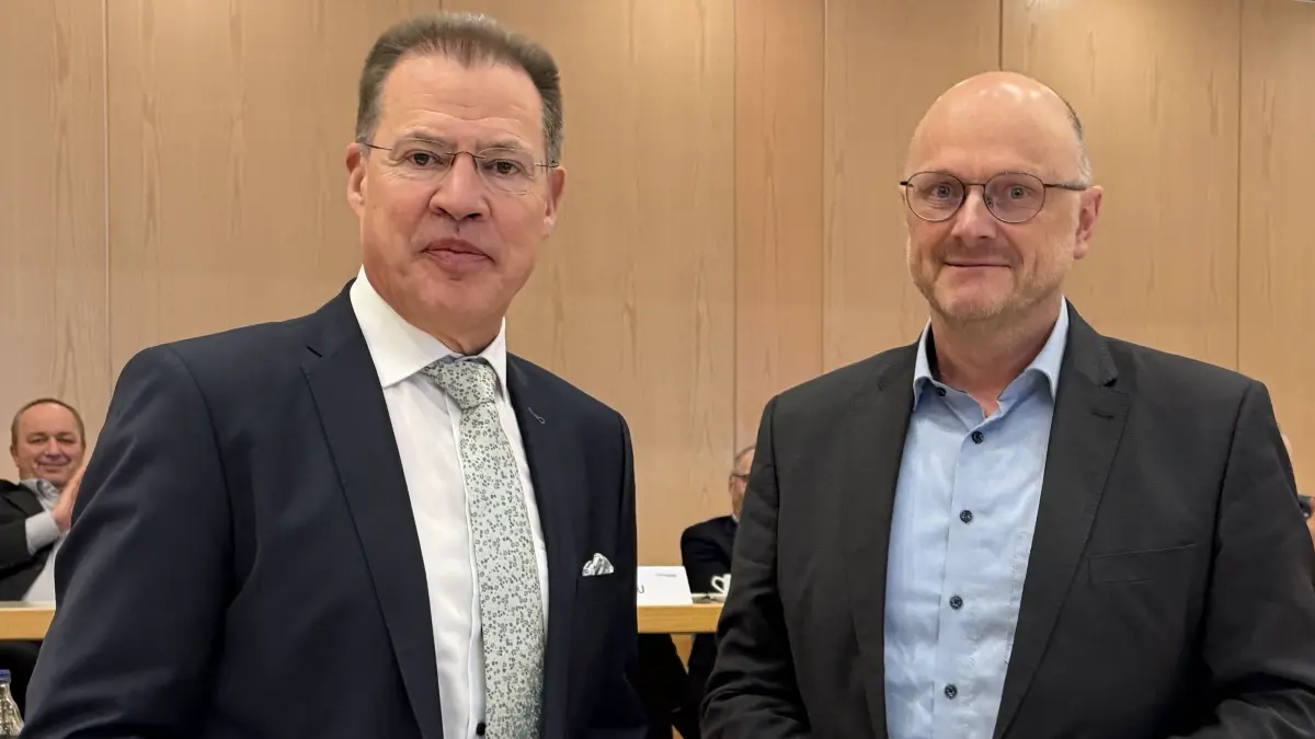 Abschied aus dem Kreistag: Jens Kaiser (rechts) mit Landrat Scheffold