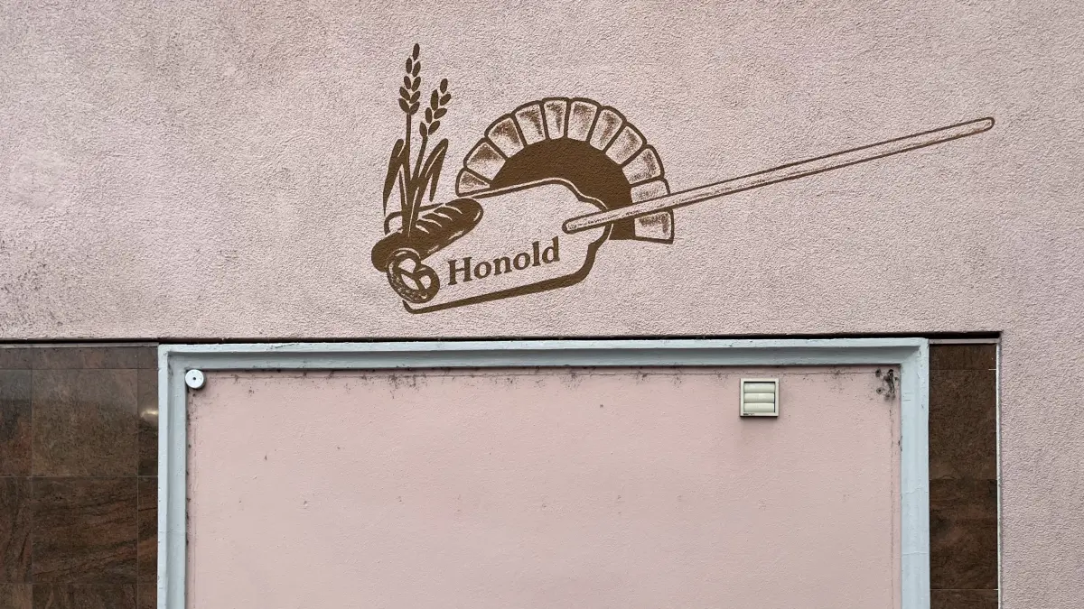 Sogar an der Fassade ist die Nutzung des Hauses erkennbar. Was mit dem Gebäude passiert, ist unklar.