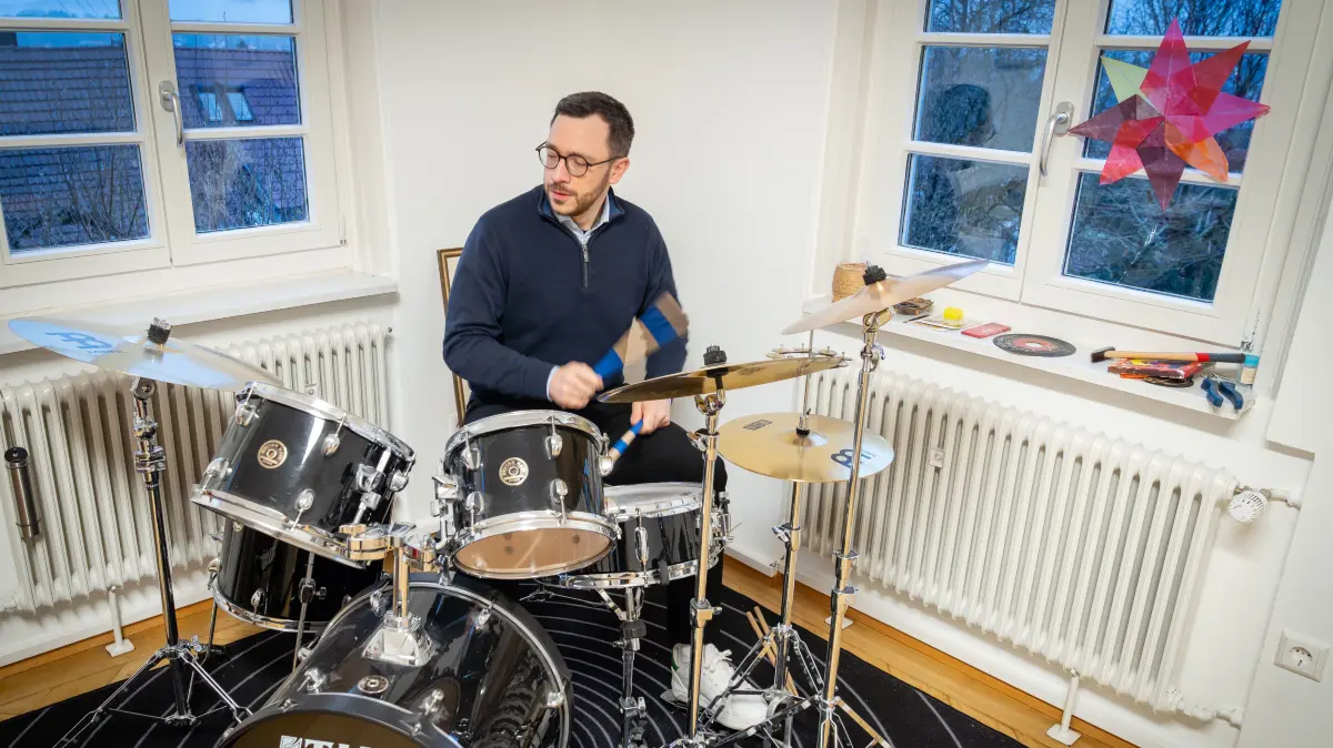 Christoph Naser in seinem Arbeitszimmer im evangelischen Gemeindehaus in Bodelshausen.