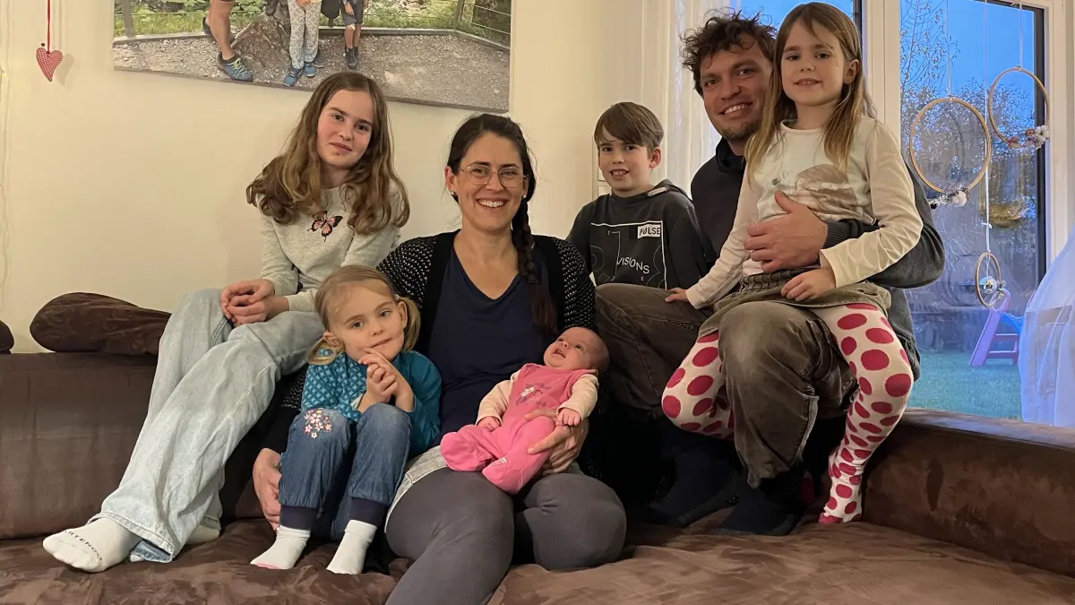 Familie Rüggemeier aus Wallhausen (von links), Amara, Elea, Eva mit der kleinen Amelie, Mattis, Timo und Milena
