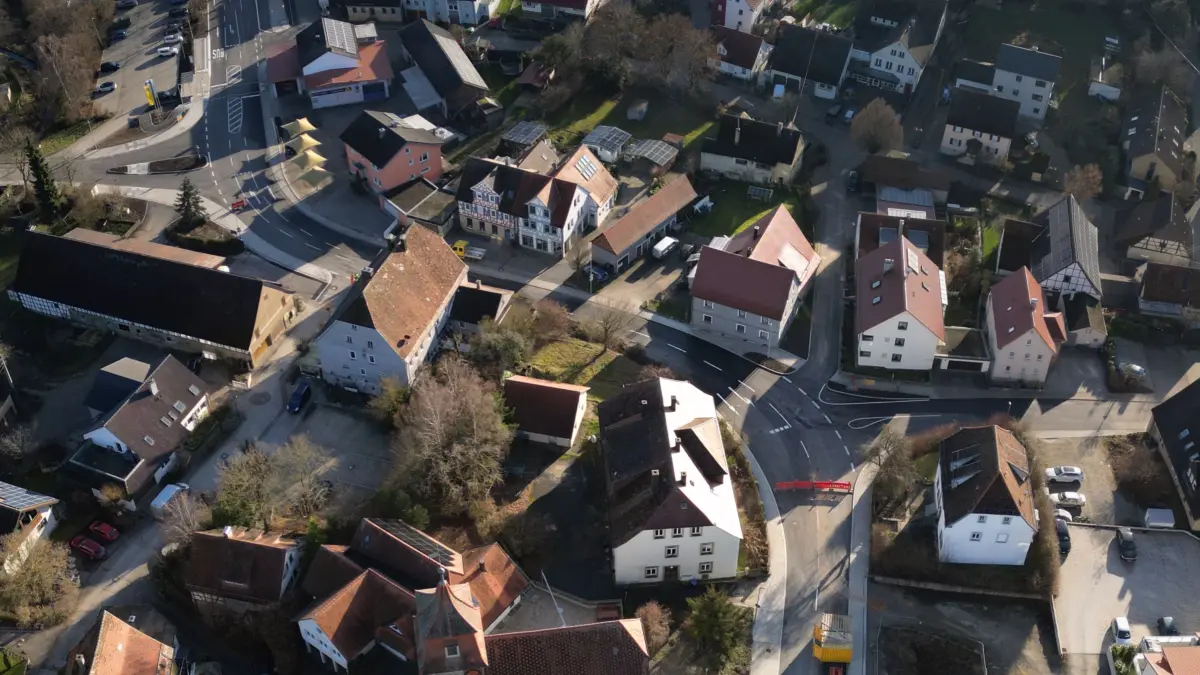Die Ortsdurchfahrt vom Edeka bis kurz hinter der Abbiegung Richtung Gerabronn ist fertig.