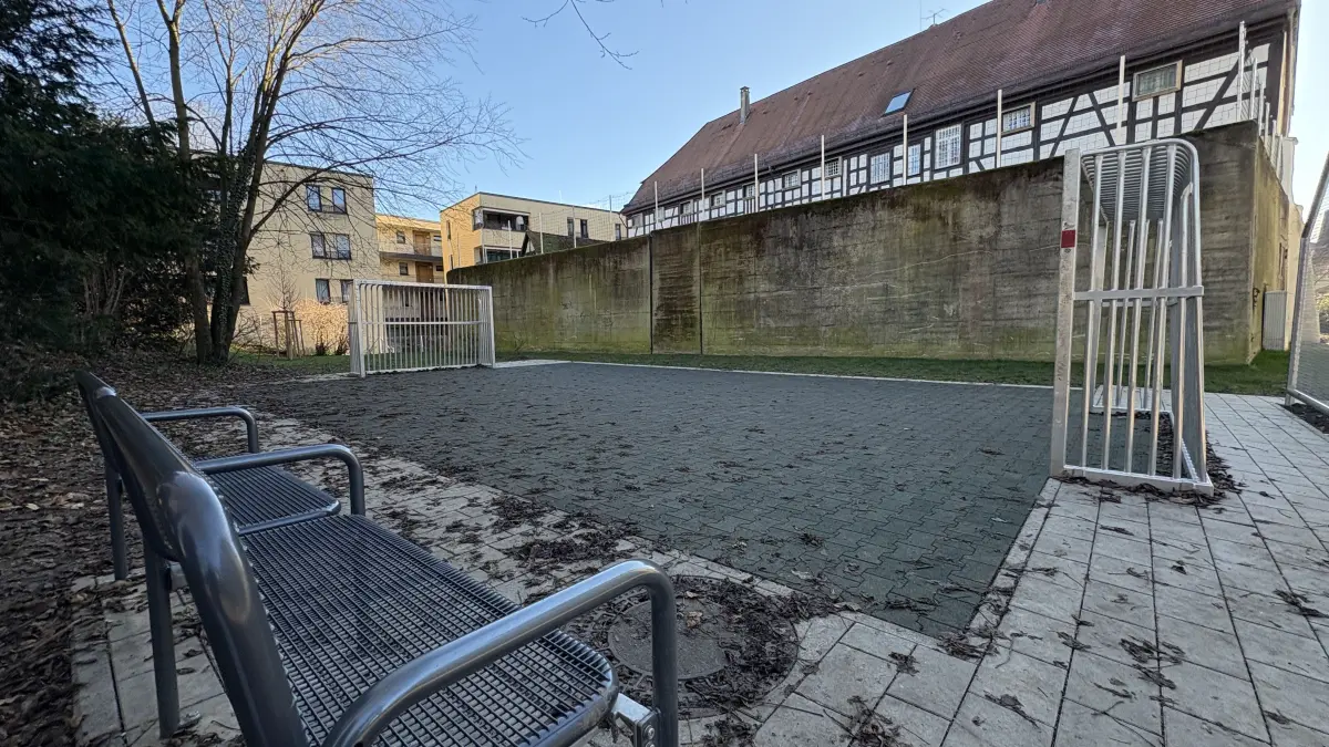 Kleinspielfeld Spielplatz fertig Göppingen Schlosswälde