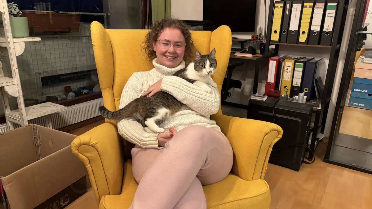 Katze Ramea merkt, wenn es Vanessa Raschke schlecht geht. Dann kuschelt das Tier, schnurrt und schleckt.