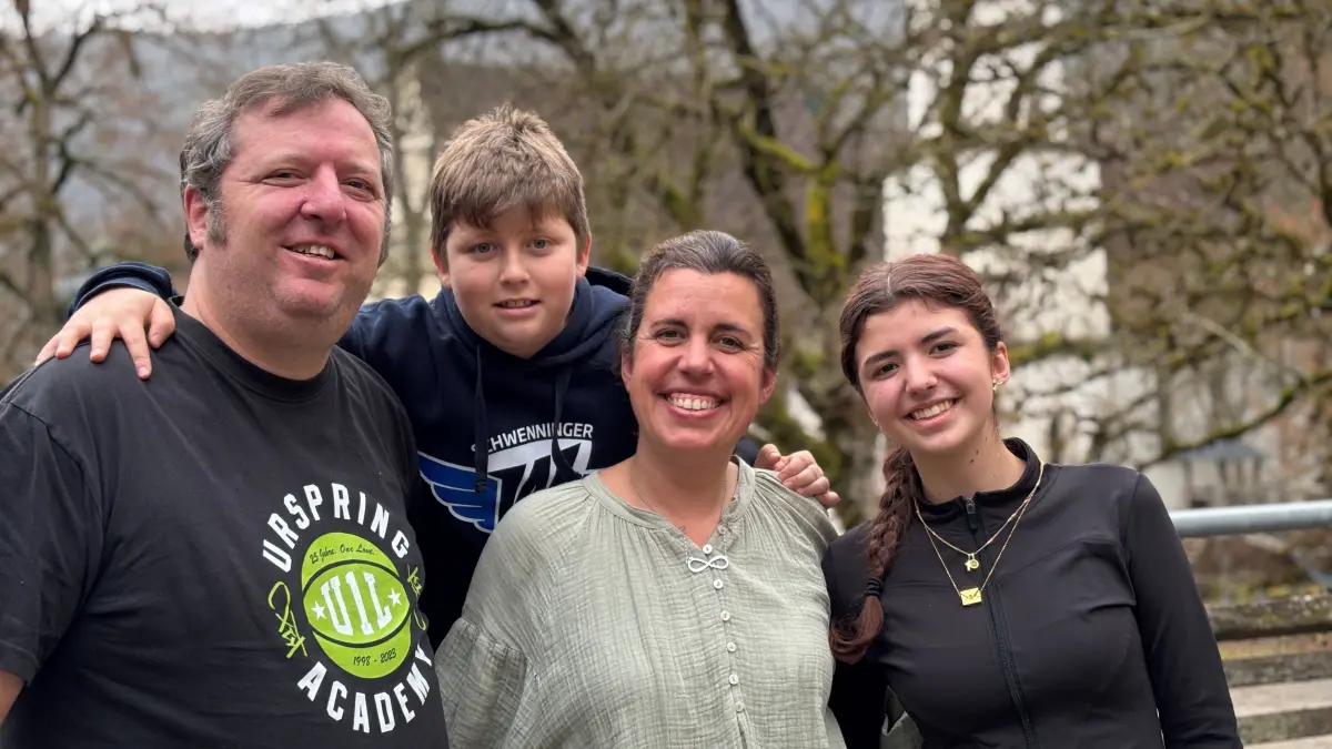 Familie Kreiser verbringt Weihnachten und Silvester auf dem Campus des Internats in Urspring - und muss sich dabei auch um die Pferde kümmern.
