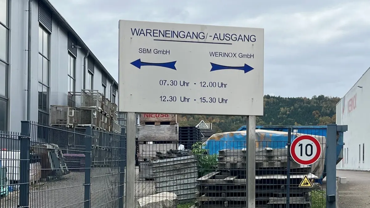 Links geht's weiter, rechts ist's aus: Die Wege der beiden Geschwister SBM und Werinox haben sich endgültig getrennt.