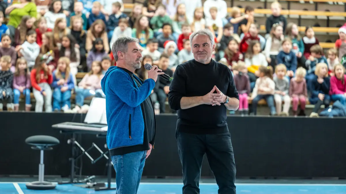 GP, EWS-Arena Weihnachtslieder-Singen zugunsten NWZ-Aktion Gute Taten