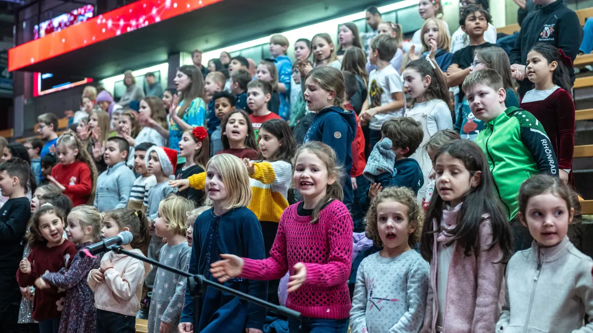 GP, EWS-Arena Weihnachtslieder-Singen zugunsten NWZ-Aktion Gute Taten