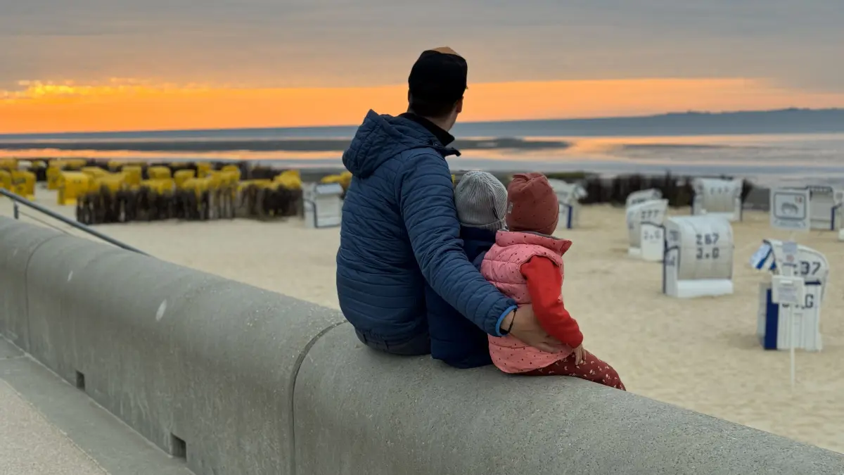 Witwer Marco Werz aus Stuttgart und seine beiden Kinder, die im Januar ihren dritten Geburtstag feiern