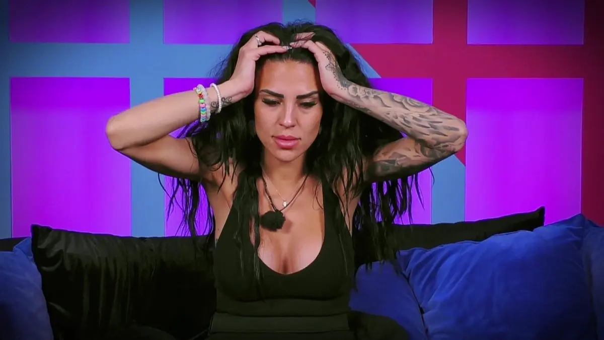 Elena Miras muss bei „Make Love, Fake Love“ herausfinden, wer Single und wer in Wahrheit vergeben ist.
