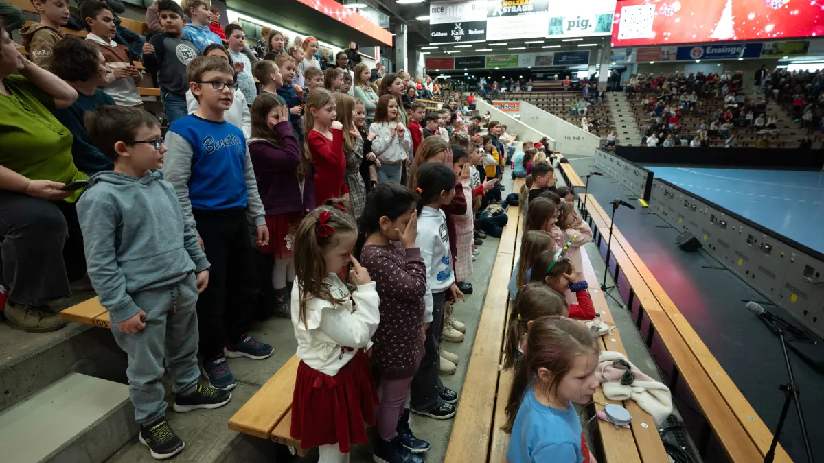 GP, EWS-Arena Weihnachtslieder-Singen zugunsten NWZ-Aktion Gute Taten
