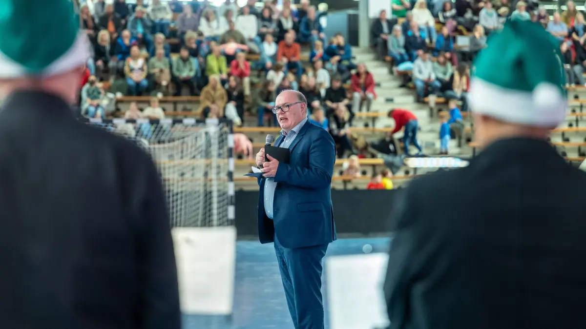 GP, EWS-Arena Weihnachtslieder-Singen zugunsten NWZ-Aktion Gute Taten