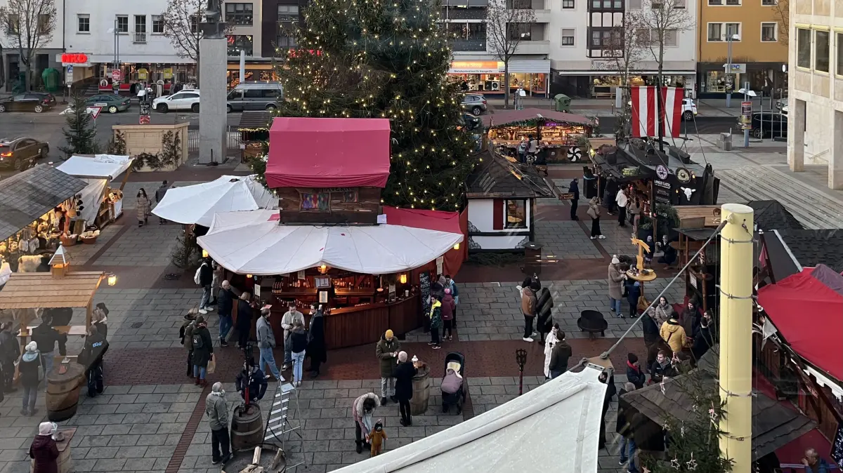 Nachdem es erst aussah, als ob es heuer das letzte Mal einen Mittelalterlichen Weihnachtsmarkt auf dem Rathausplatz und dem Johannesplatz geben würde, sieht es jetzt für eine Fortsetzung ganz gut aus.