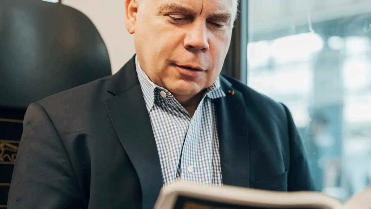 Matthias Lieb arbeitet als Qualitätsanwalt für die Fahrgäste und unterstützt dort die Überwachung und Verbesserung der Qualität im Schienenpersonennahverkehr.