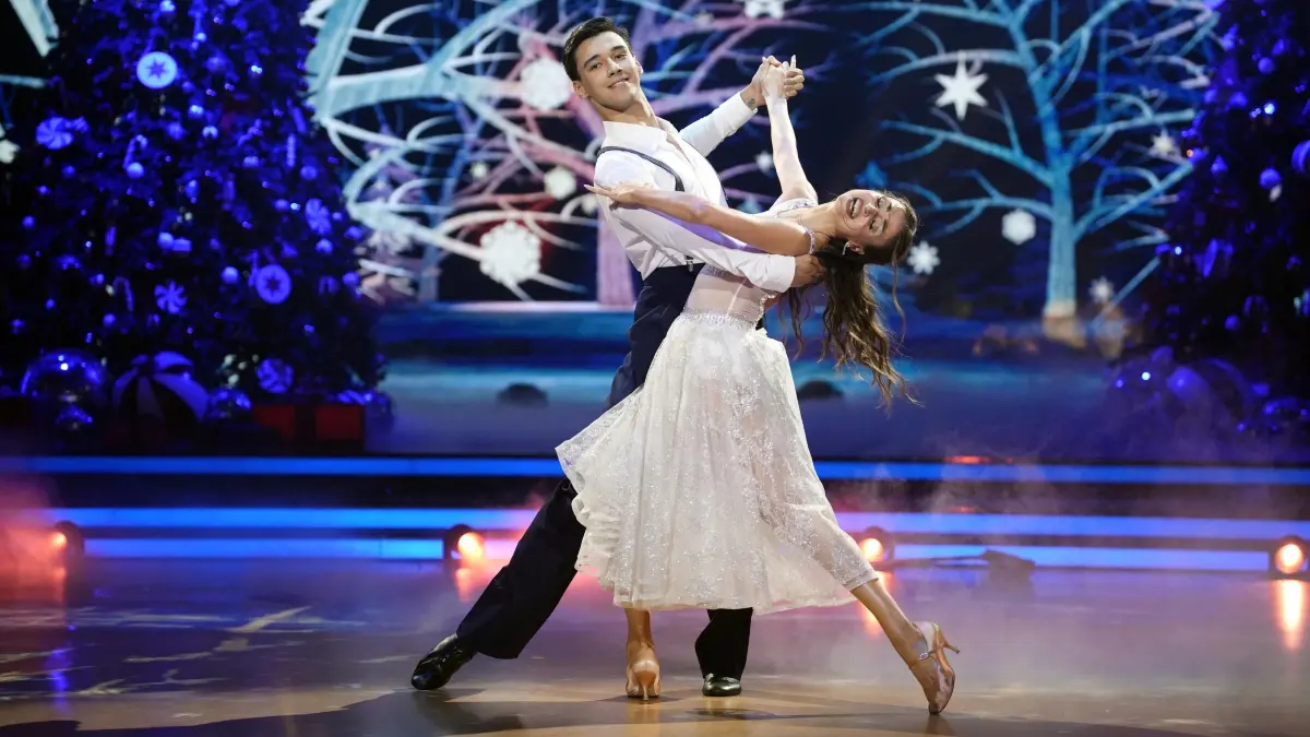Sechs Paare wollen die Jury und das Publikum in der „Let’s Dance Weihnachtsshow“ überzeugen – unter anderem auch Diego Pooth und Ekaterina Leonova.