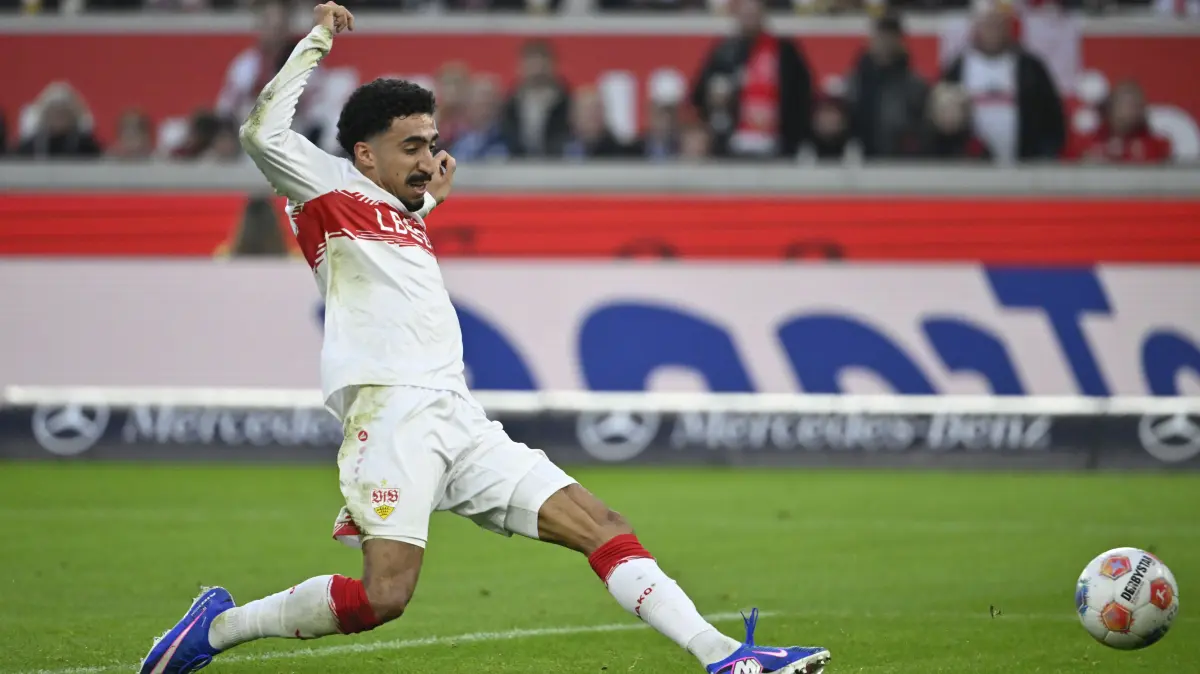 VfB Stuttgart vs TSG 1899 Hoffenheim : Torschuss Aktion Torchance Tiago Tomas VfB Stuttgart (08)
VfB Stuttgart vs TSG 1899 Hoffenheim 20.12.2025
DFL REGULATIONS PROHIBIT ANY USE OF PHOTOGRAPHS AS IMAGE SEQUENCES AND/OR QUASI-VIDEO
Foto: Eibner-Pressefoto/Michael Weber