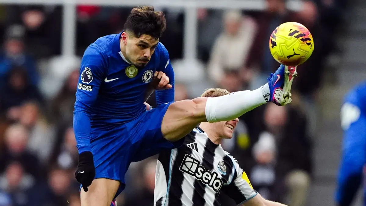 Newcastle United - FC Chelsea: 20.12.2025, Großbritannien, Newcastle: Fußball: Premier League, England, Newcastle United - FC Chelsea, 17. Spieltag, im St. James Park. Chelseas Pedro Neto in Aktion. Foto: Owen Humphreys/PA Wire/dpa +++ dpa-Bildfunk +++
