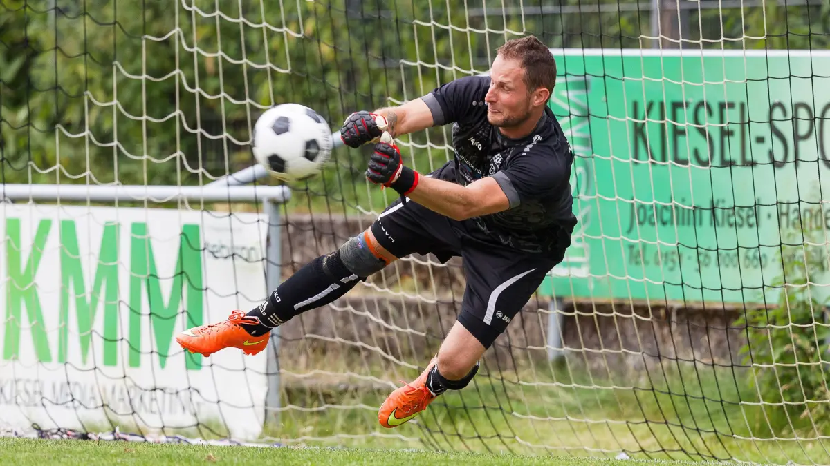 GZ-Pokal 2025: GZ-Pokal 2025; 1. Spieltag; Croatia 2012 Geislingen - TV Altenstadt;
Sebastian Sacher (TV Altenstadt, #1);
15.07.2025; Stadion Eybacher Tal; Geislingen.
Foto: Thomas Madel