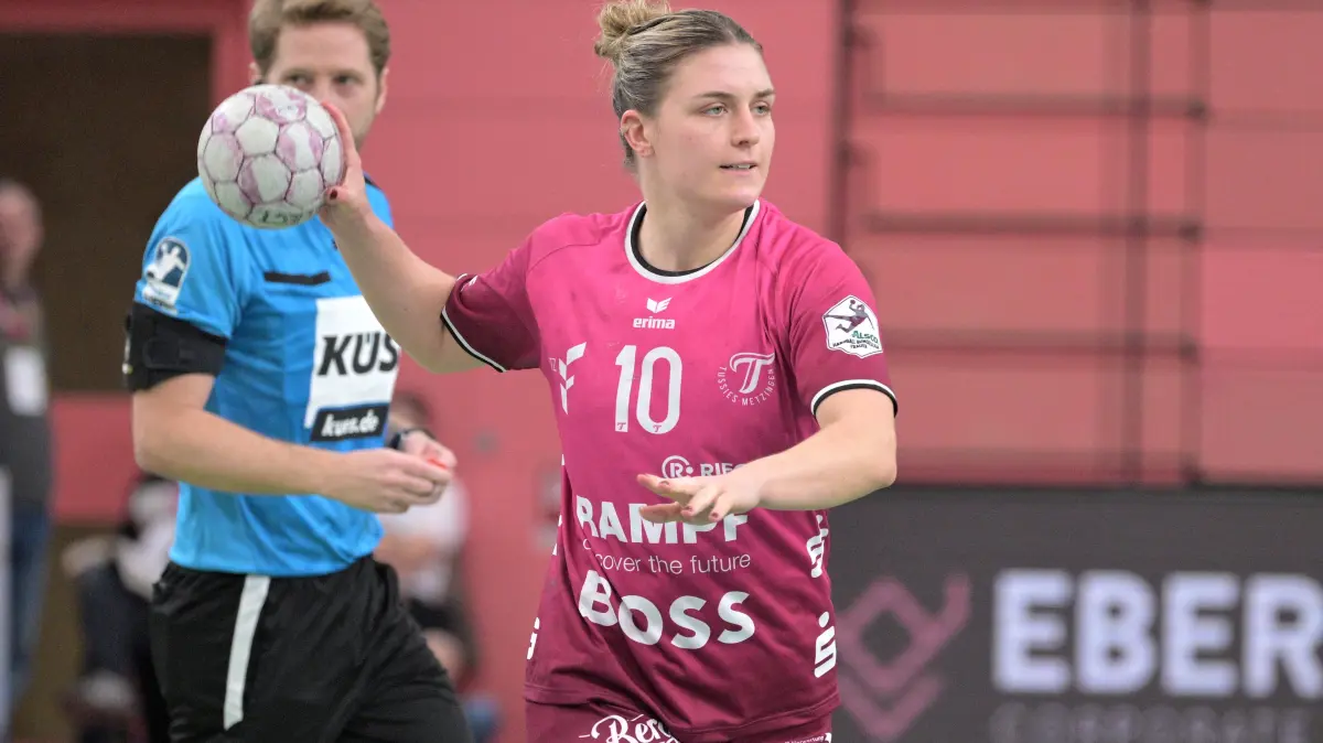 TusSies Metzingen vs. VfL Oldenburg, Handball, Alsco HBF, 11.Ligaspieltag, Saison 2025/2026, 21.12.2025: Nele Franz (TusSies Metzingen, #10)
TusSies Metzingen vs. VfL Oldenburg, Handball, Alsco HBF, 11.Ligaspieltag, Saison 2025/2026, 21.12.2025
Foto: Eibner-Pressefoto/Tobias Baur