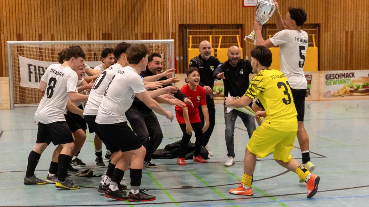 Pokalfinale Burger King Super-Cup 2025, Hallenfußball, Burger King Super-Cup 2025, 2025, 21.12.25, 36. Albstadt-Hallenfussball-Turnier : Freude/ freuen/ Jubel/ Jubel, über den Pokal
Pokalfinale Burger King Super-Cup 2025, FussballBurger King Super-Cup 2025, Pokalfinale, 2025, 21.12.25
Foto: Eibner-Pressefoto/Thiemann Kirsten