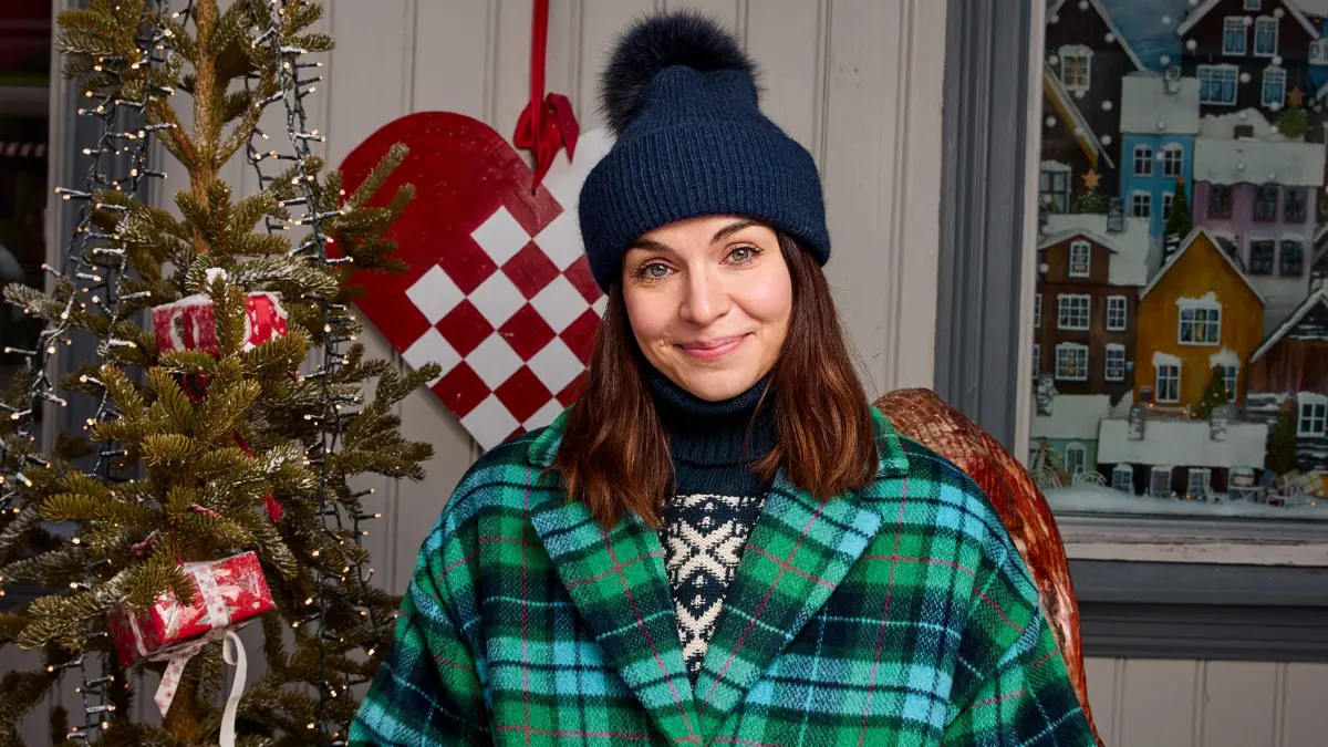 Die Serie „Weihnachten zu Hause“ erzählt Johannes (Ida Elisa Broch) (Liebes-)Geschichte.