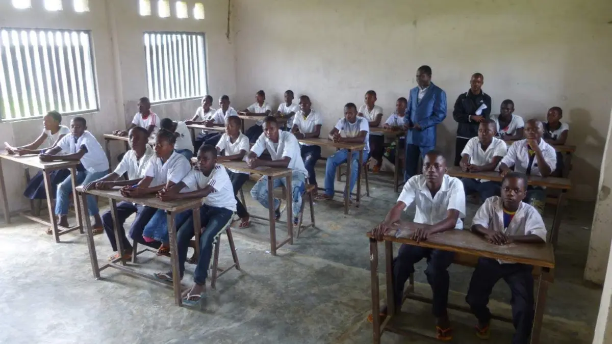Foto eines Klassenzimmers aus der Projektschule in Yenzi.