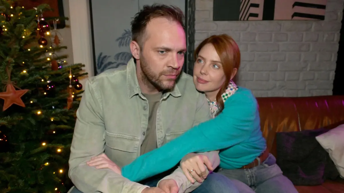 Erik (Patrick Heinrich) hat Toni (Olivia Marei) mit Matilda betrogen.