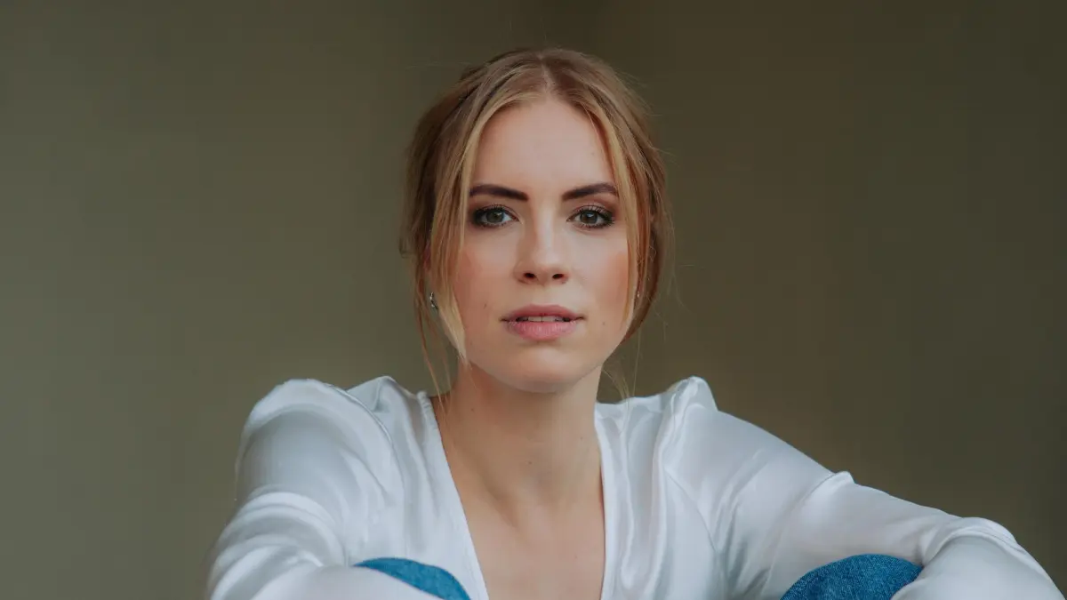 Zoe (Lara Dandelion Seibert) hat ihren Mann beklaut.