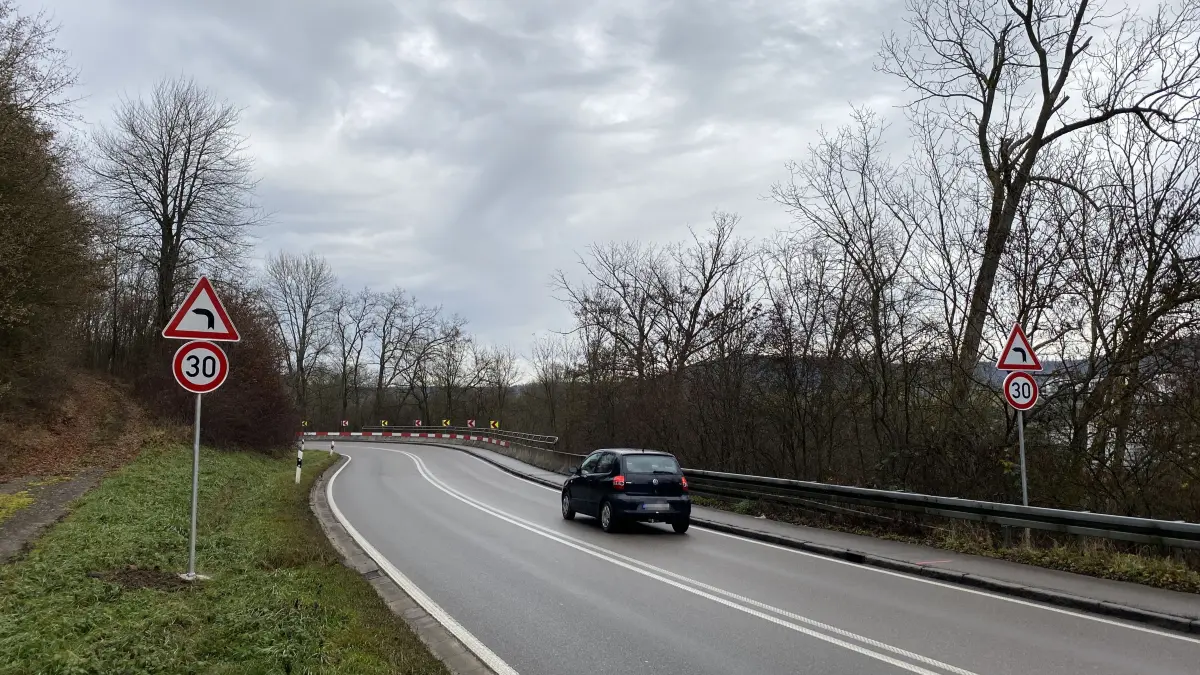 Tempo 30 "Bottkurve" zwischen Kleinaltdorf und Ottendorf