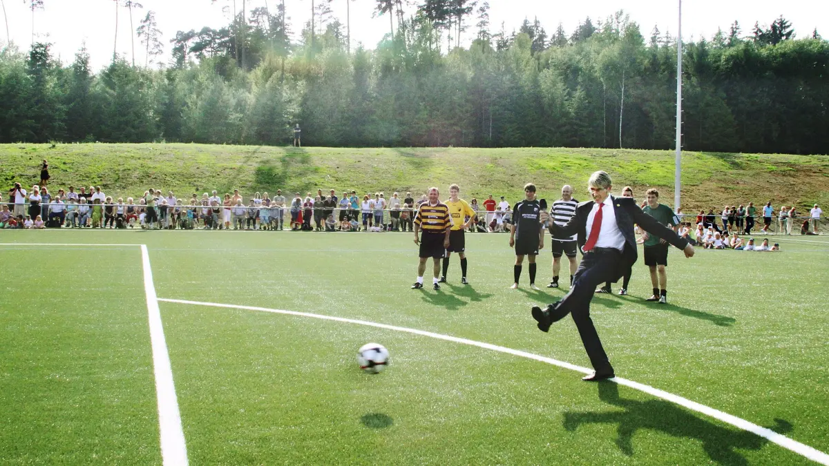 TSV Michelfeld - Neuer Kunstrasenplatz wird eingeweiht - Bürgermeister Wolfgang Binnig - Fußballplatz - Kunstrasen