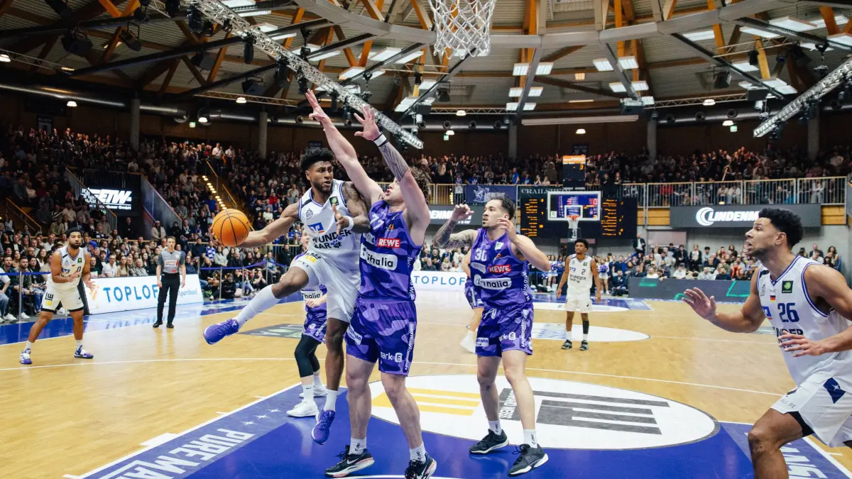 23.12.2025 BARMER 2. BBL - Pro A, 14. Spieltag, Hauptrunde, HAKRO Merlins Crailsheim vs. Phoenix Hagen, Saison 2025/ 2026 - XMAS GAME: 9 Anthony Gaines