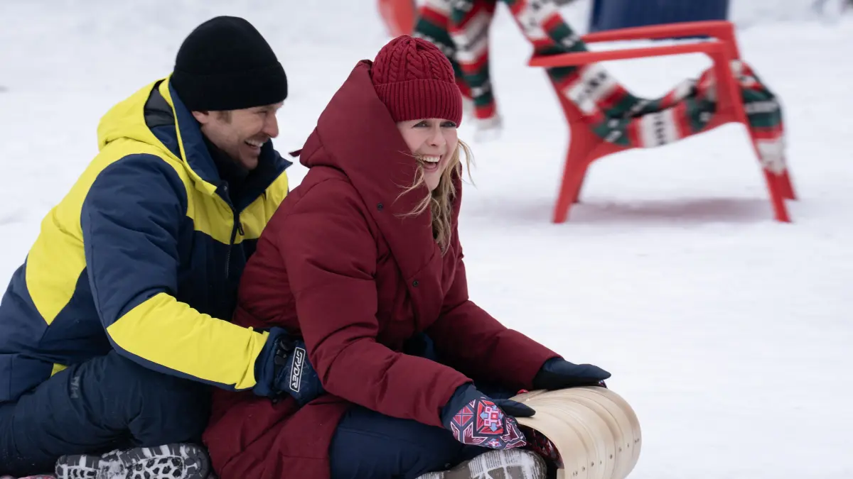 Neue und klassische Weihnachtsfilme und -serien sorgen auch in diesem Jahr wieder für die festliche Stimmung auf Netflix.