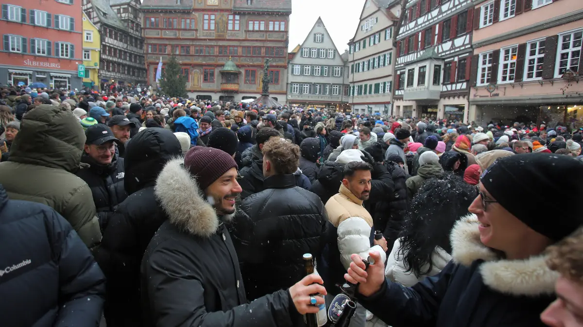 Der "Heilige Morgen" auf dem Tübinger Marktplatz.
Bild : Erich Sommer 24.12.2025
