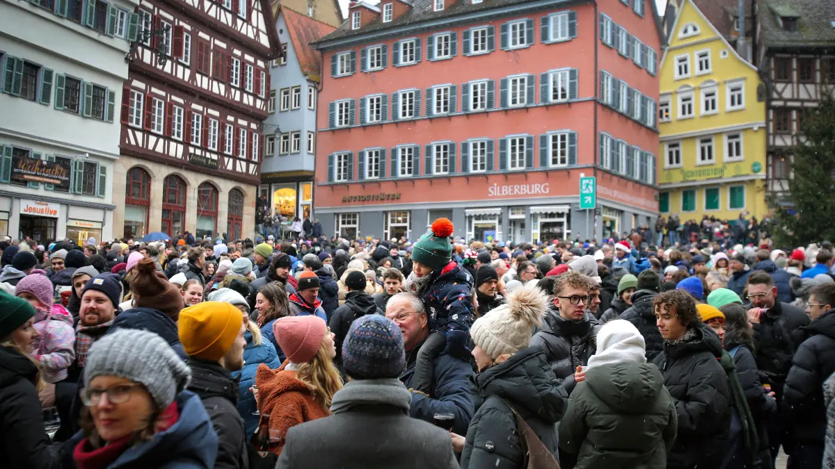 Der "Heilige Morgen" auf dem Tübinger Marktplatz.
Bild : Erich Sommer 24.12.2025
