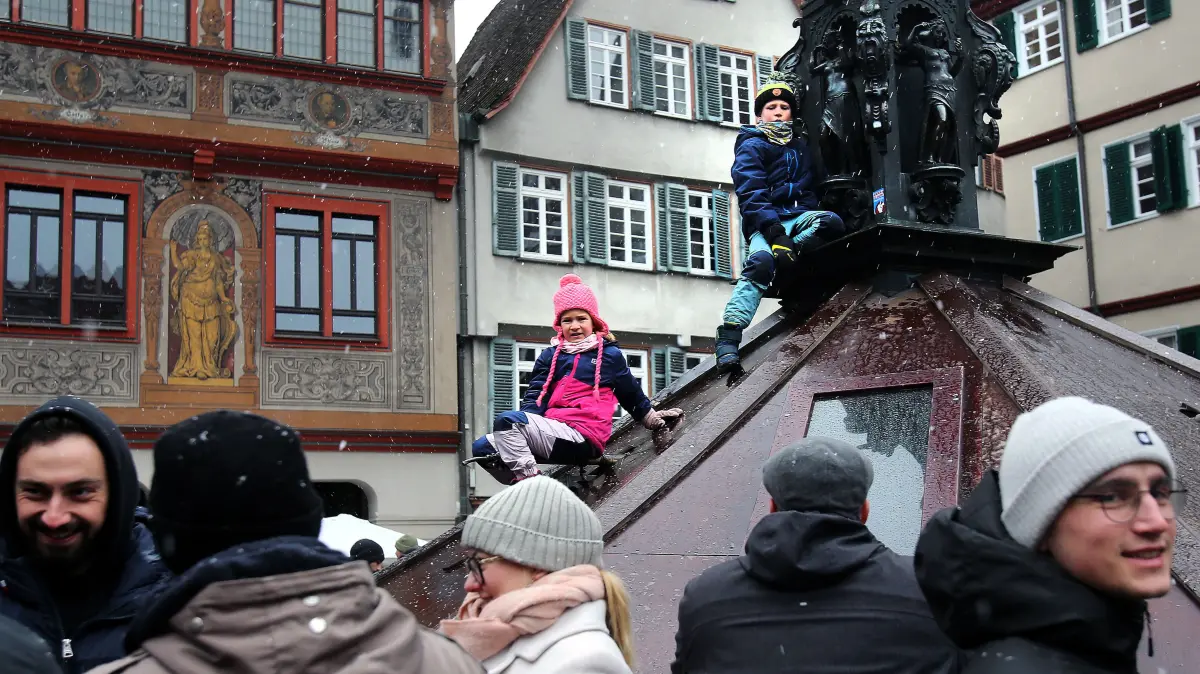 Der "Heilige Morgen" auf dem Tübinger Marktplatz.
Bild : Erich Sommer 24.12.2025