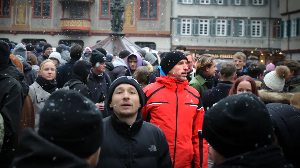 Boris Palmer beim "Heiligen Morgen" auf dem Tübinger Marktplatz.
Bild : Erich Sommer 24.12.2025