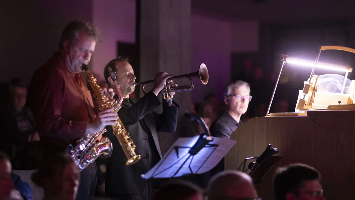 Pauluskirche: Christmas Night mit Joo Kraus, Dieter Kraus, Andreas Gräsle, Fola Dada, Veit Hübner, Gregor Hübner und Daniel Stelter