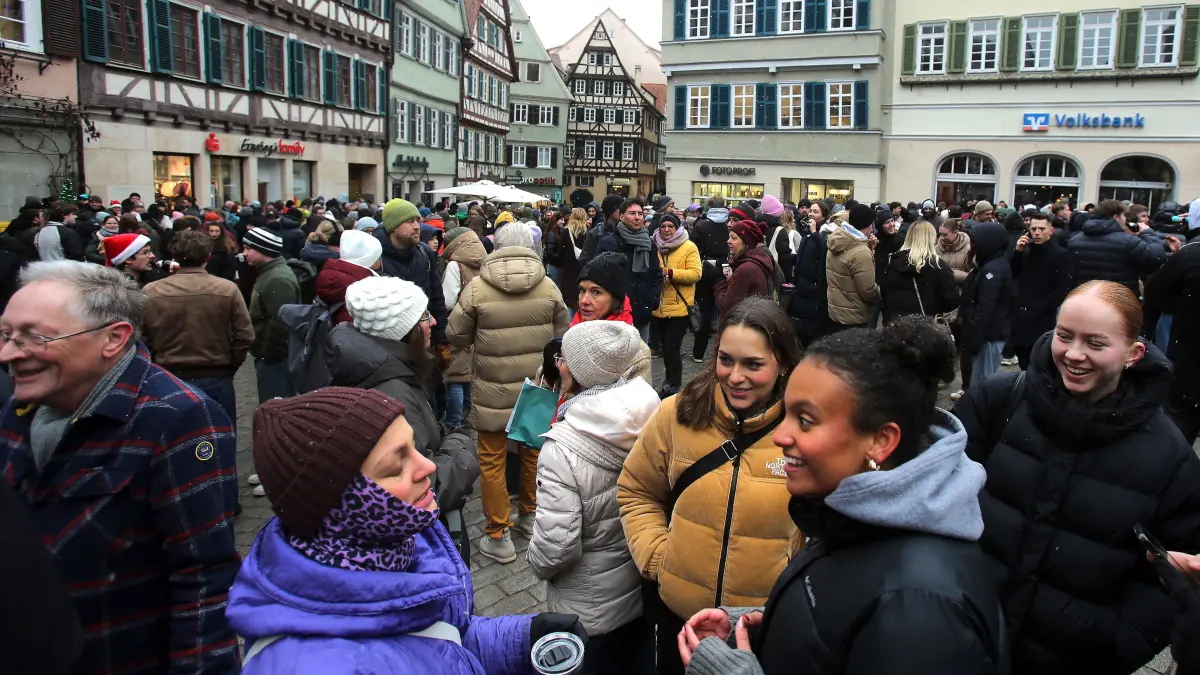 Der "Heilige Morgen" auf dem Tübinger Marktplatz.
Bild : Erich Sommer 24.12.2025