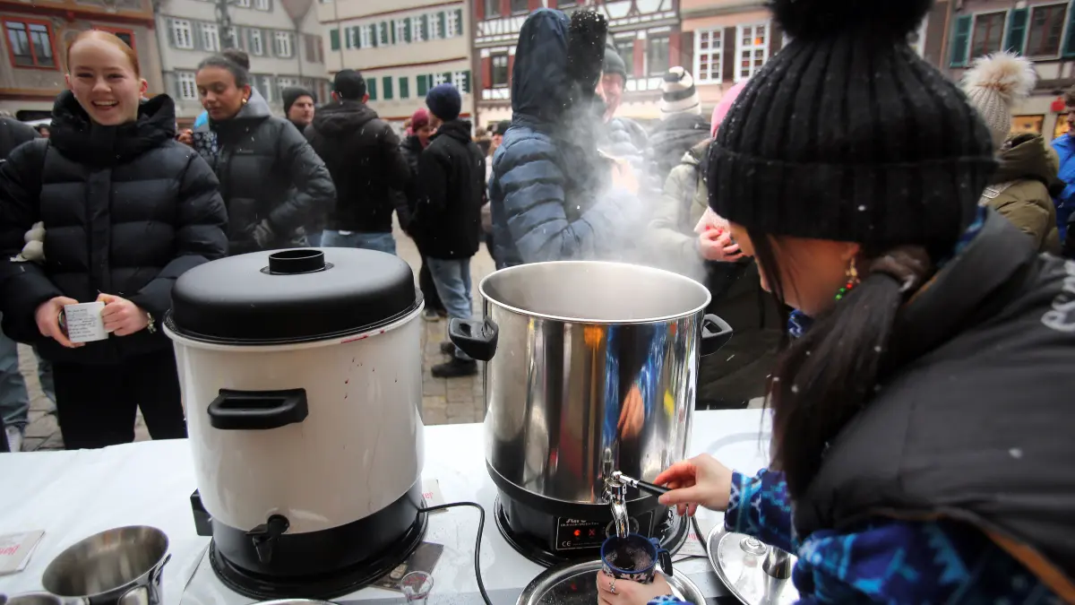 Der "Heilige Morgen" auf dem Tübinger Marktplatz.
Bild : Erich Sommer 24.12.2025