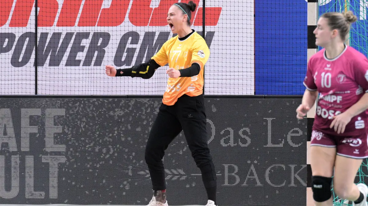 TusSies Metzingen vs. Sport-Union Neckarsulm, Handball, Alsco HBF, 9.Ligaspieltag, Saison 2025/2026, 27.12.2025: Sara Suba (TusSies Metzingen, #77) im Tor Jubel nach Parade
TusSies Metzingen vs. Sport-Union Neckarsulm, Handball, Alsco HBF, 9.Ligaspieltag, Saison 2025/2026, 27.12.2025
Foto: Eibner-Pressefoto/Tobias Baur