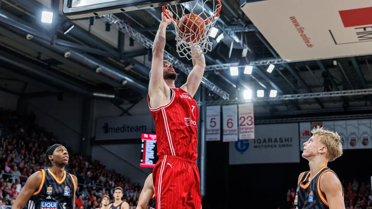 BMA365 Bamberg Baskets vs. ratiopharm Ulm, Basketball, easyCredit BBL, 12. Spieltag, 27.12.2025: Finn Doentgens (BMA365 Bamberg Baskets, #07),
BMA365 Bamberg Baskets vs. ratiopharm Ulm, Basketball, easyCredit BBL, 12. Spieltag, 27.12.2025
Foto: Eibner-Pressefoto/Guener Santemiz