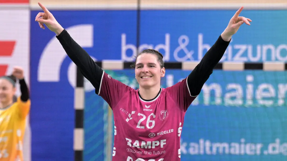 TusSies Metzingen vs. Sport-Union Neckarsulm, Handball, Alsco HBF, 9.Ligaspieltag, Saison 2025/2026, 27.12.2025: Svenja Huebner (TusSies Metzingen, #26) Jubel nach dem Tor
TusSies Metzingen vs. Sport-Union Neckarsulm, Handball, Alsco HBF, 9.Ligaspieltag, Saison 2025/2026, 27.12.2025
Foto: Eibner-Pressefoto/Tobias Baur