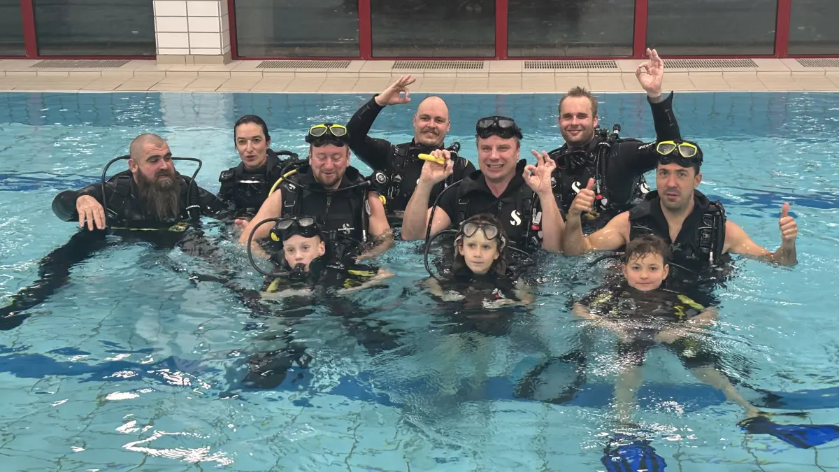 Der Förderverein "Flosse" in Oberdischingen hat in Kooperation mit der Ulmer Tauchschule "Blue Adventure" Schnuppertauch-Kurse angeboten.