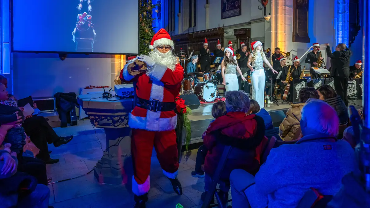 GP, Oberhofenkirche: Abendgottesdienst für Ausgeschlafene - Christmas in the Air. Mit Lumberjack Bigband und Musicalschule On Stage.