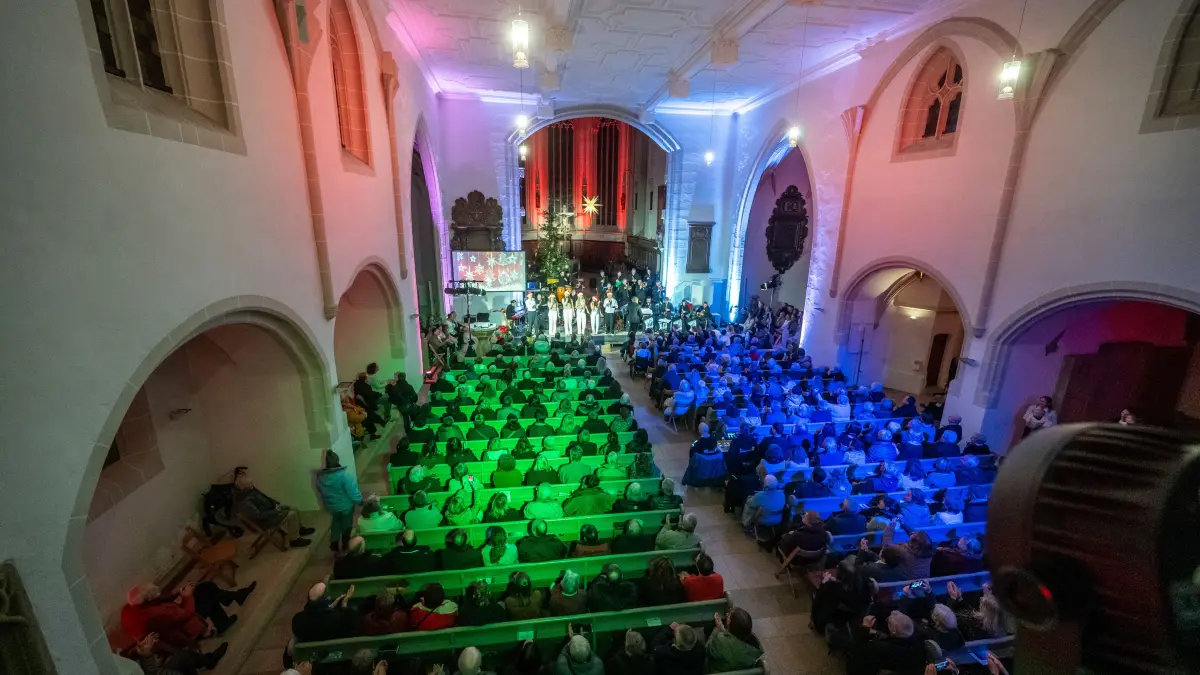 GP, Oberhofenkirche: Abendgottesdienst für Ausgeschlafene - Christmas in the Air. Mit Lumberjack Bigband und Musicalschule On Stage.