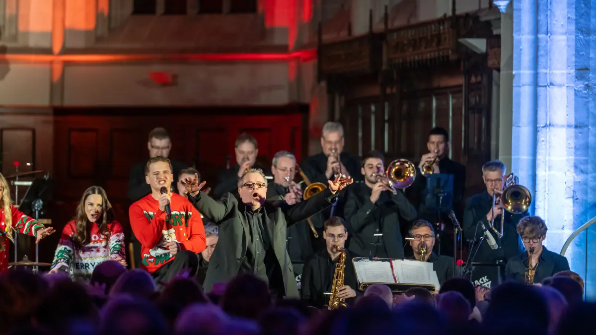 GP, Oberhofenkirche: Abendgottesdienst für Ausgeschlafene - Christmas in the Air. Mit Lumberjack Bigband und Musicalschule On Stage.