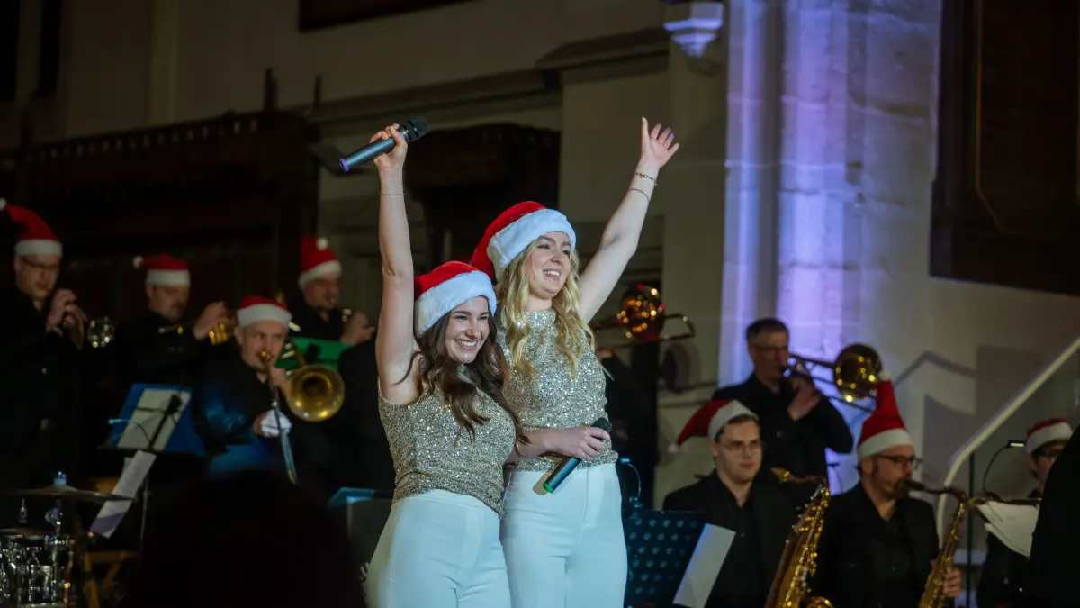 GP, Oberhofenkirche: Abendgottesdienst für Ausgeschlafene - Christmas in the Air. Mit Lumberjack Bigband und Musicalschule On Stage.