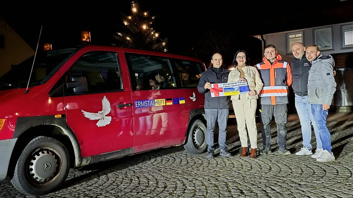 Die Gemeinde Römerstein hat den alten MTW der Donnstetter Feuerwehr an den Verein "Ermstal hilft" gespendet.